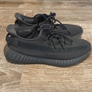 Authentic adidas Yeezy Boost 350 V2 Cinder